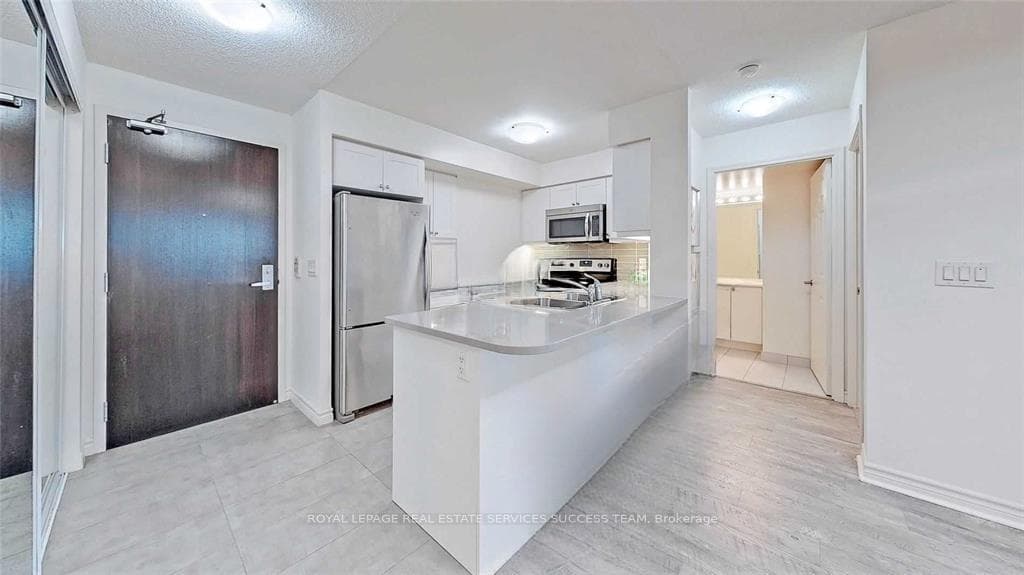 25 Lower Simcoe Street Unit 711 photo 8