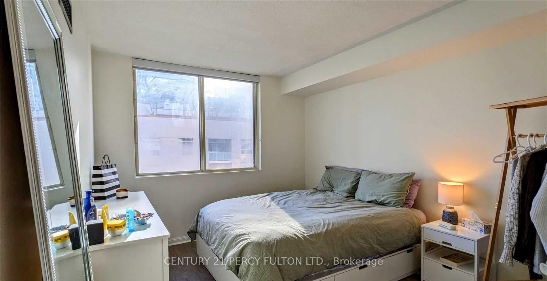 25 Grenville Street Unit 1506 photo 6