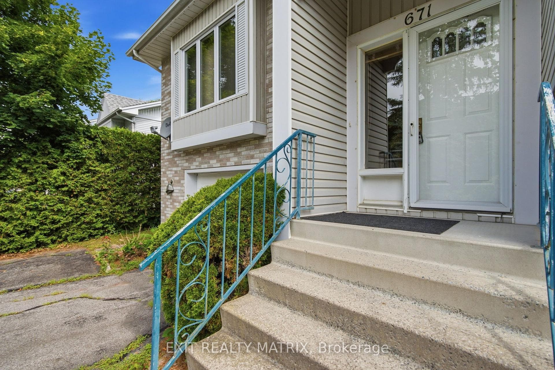 671 Berthiaume Street photo 4