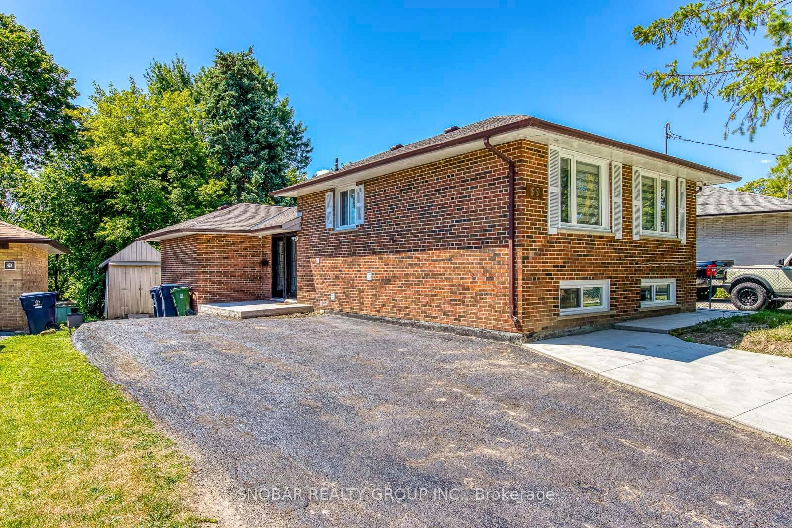 99 Jeffcoat Drive photo 2