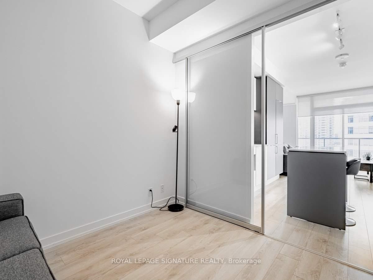 33 Helendale Avenue Unit 707 photo 22