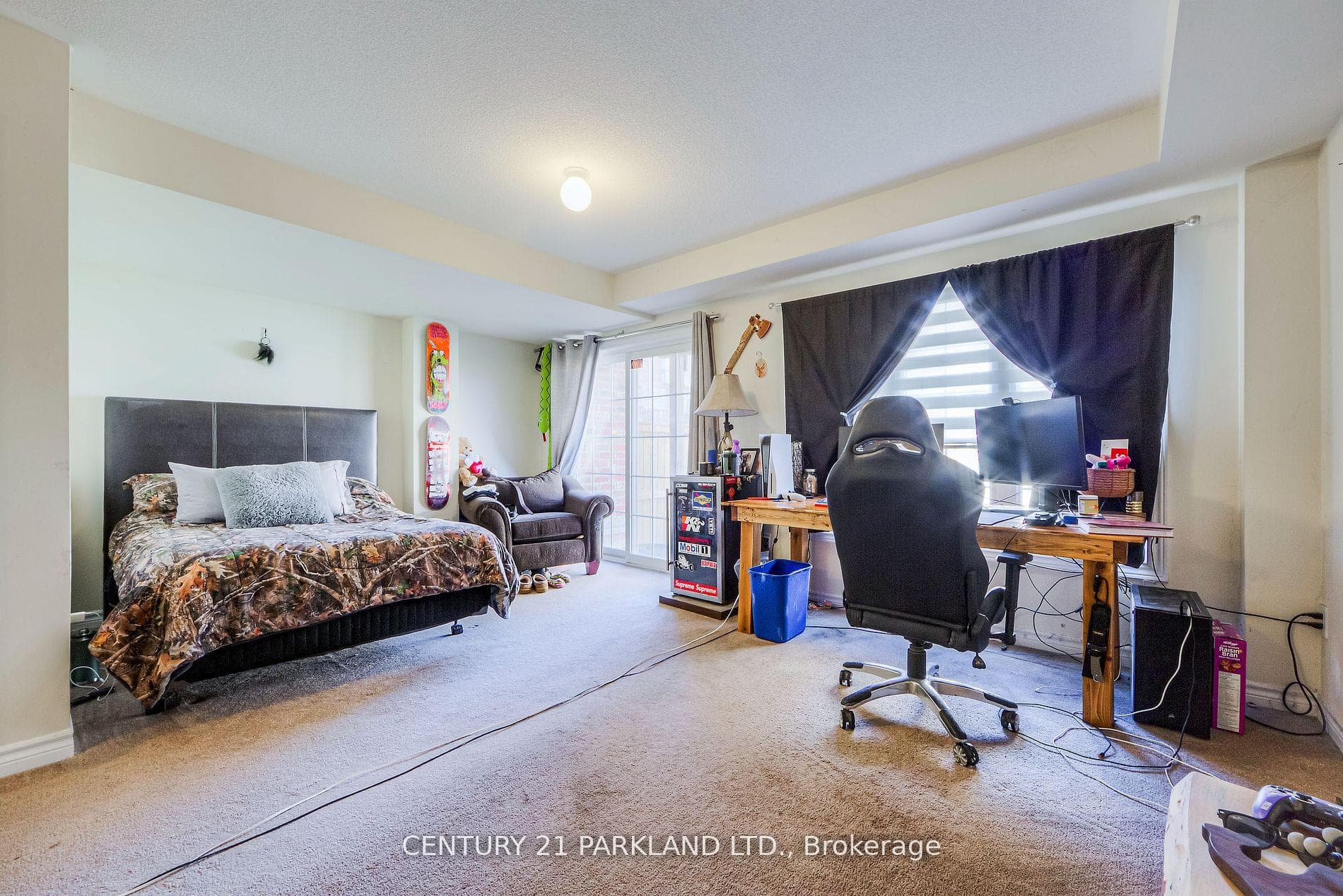 178 Farooq Boulevard photo 27