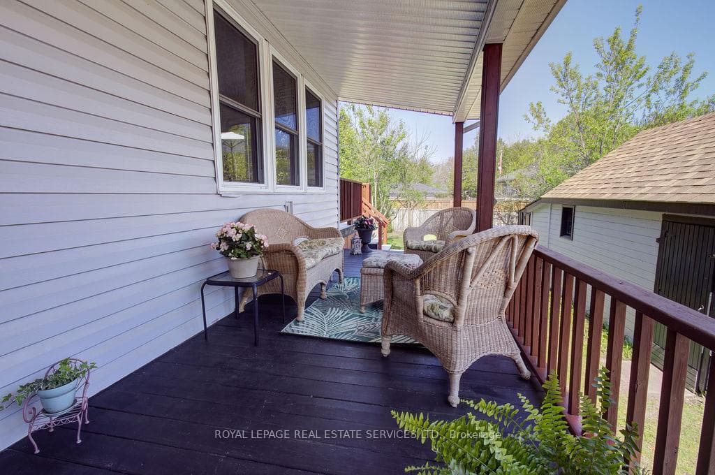 960 Huron Terrace photo 37