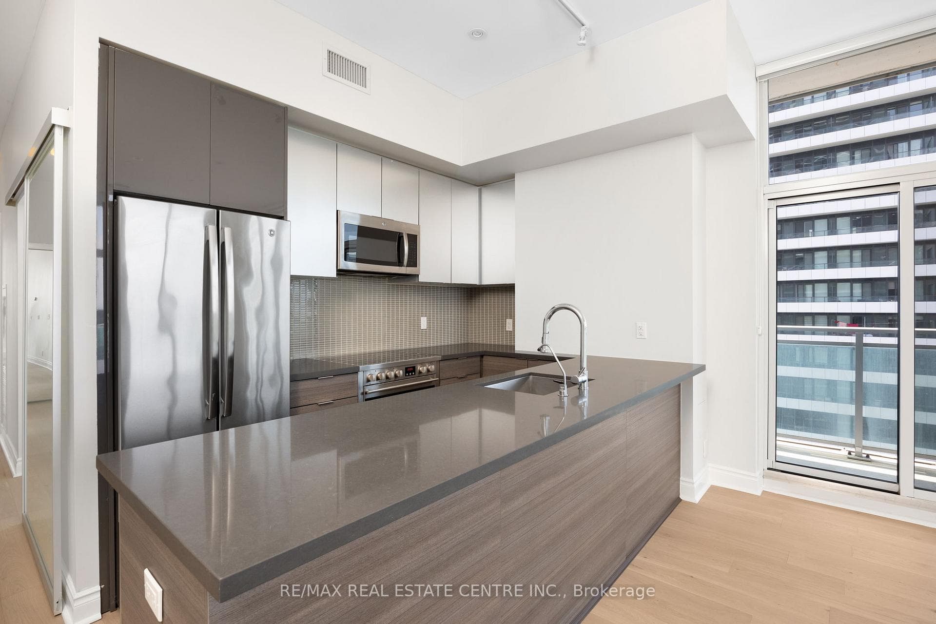33 Shore Breeze Drive Unit LPH3802 photo 22