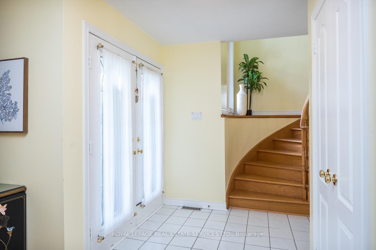 Foyer & Staircase