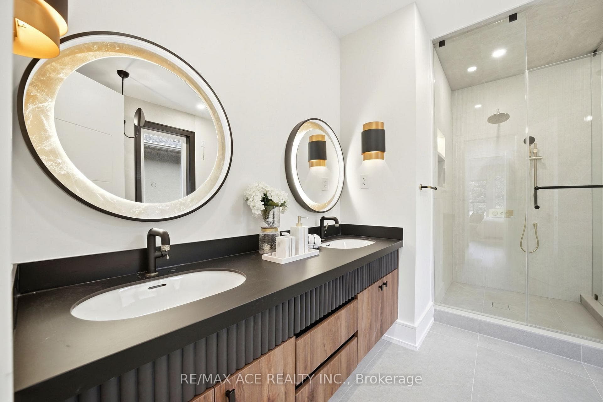 61 Harewood Avenue photo 26