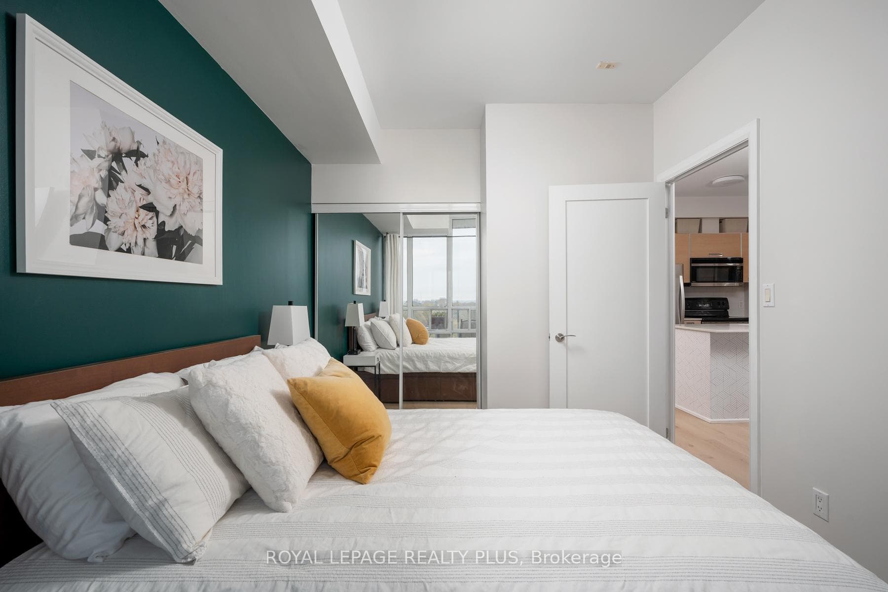 3391 Bloor Street Unit 907 photo 25