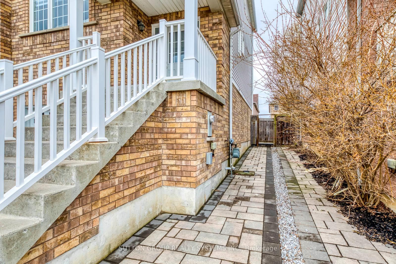 1191 Chapman Crescent photo 35