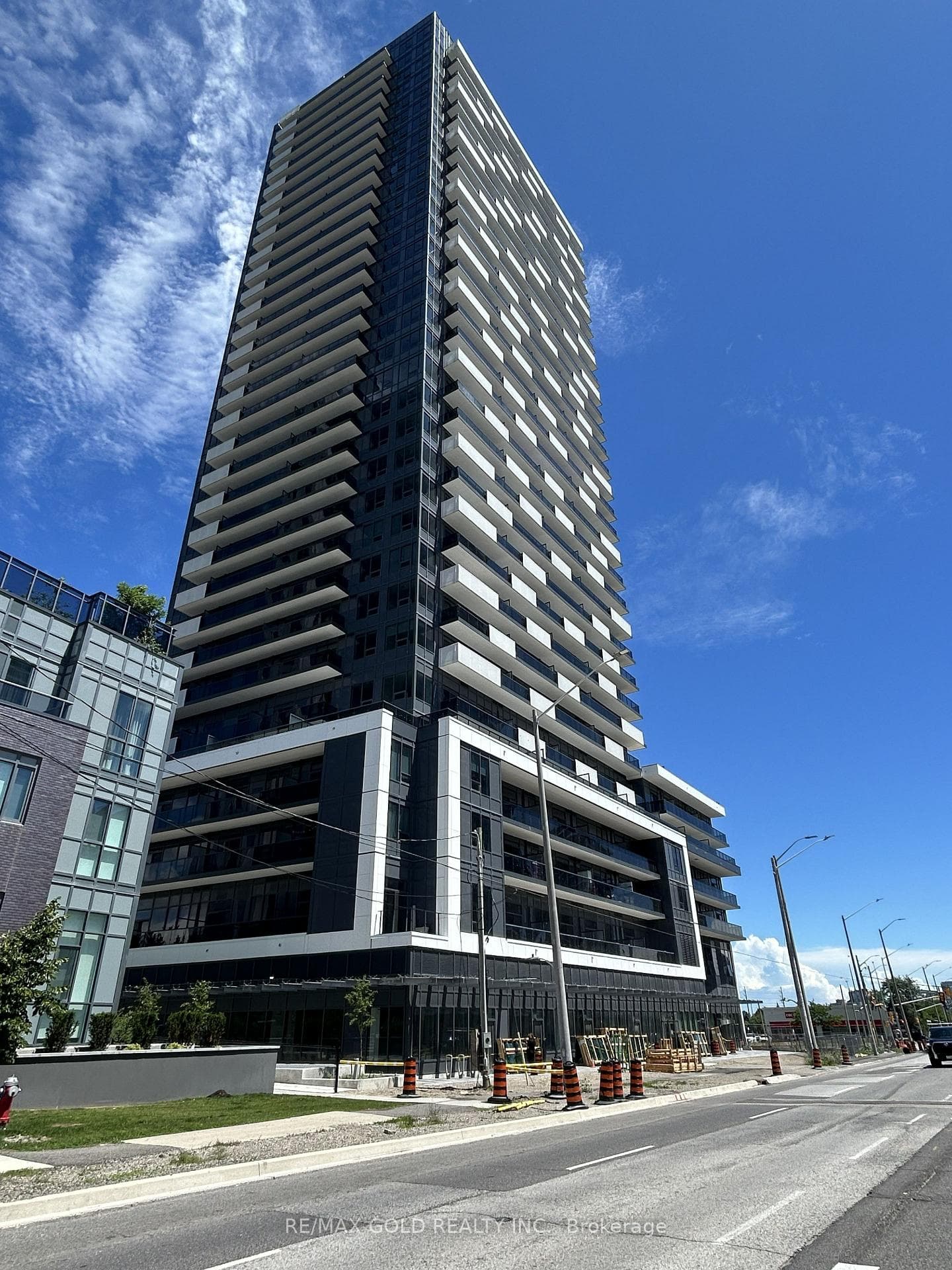 5105 Hurontario Street Unit 809 photo 1