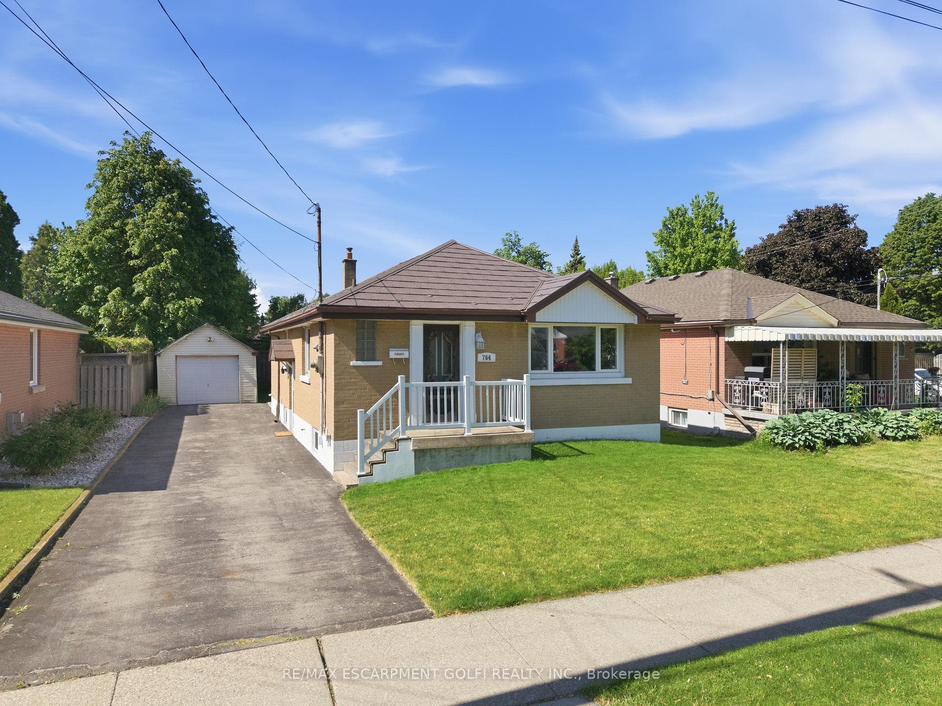 764 Brucedale Avenue photo 3