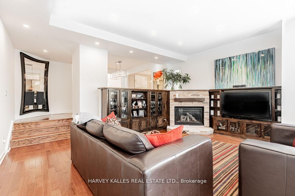 144 Armour Boulevard photo 21