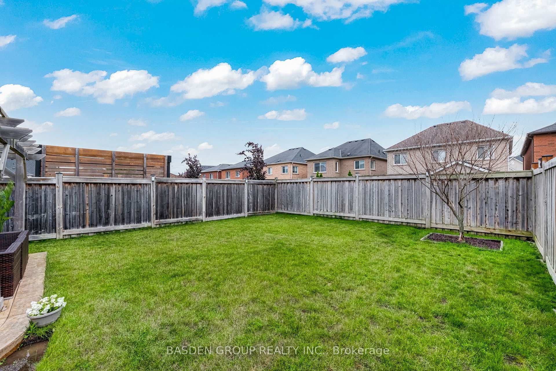 789 Miller Park Avenue photo 49