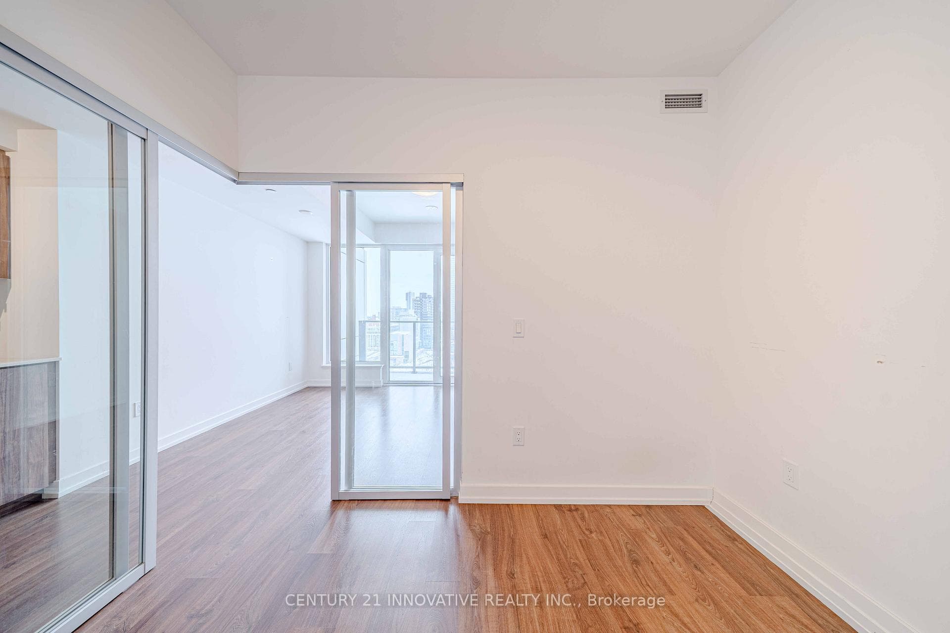 15 Wellington Street Unit 1005 photo 18