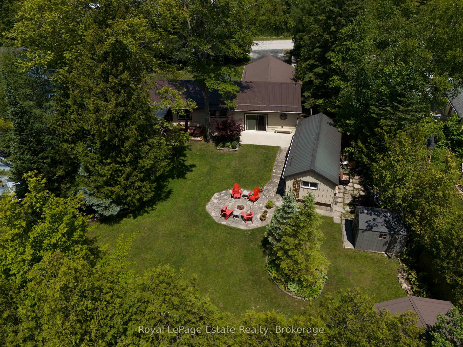 326 Lindsay Street photo 6