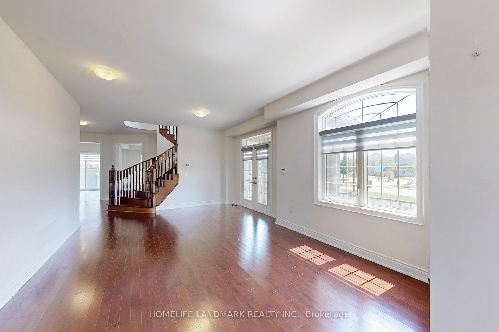 1533 Devine Point photo 5