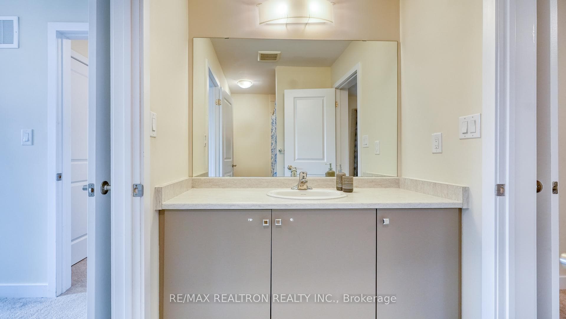 20 Hawick Crescent photo 32