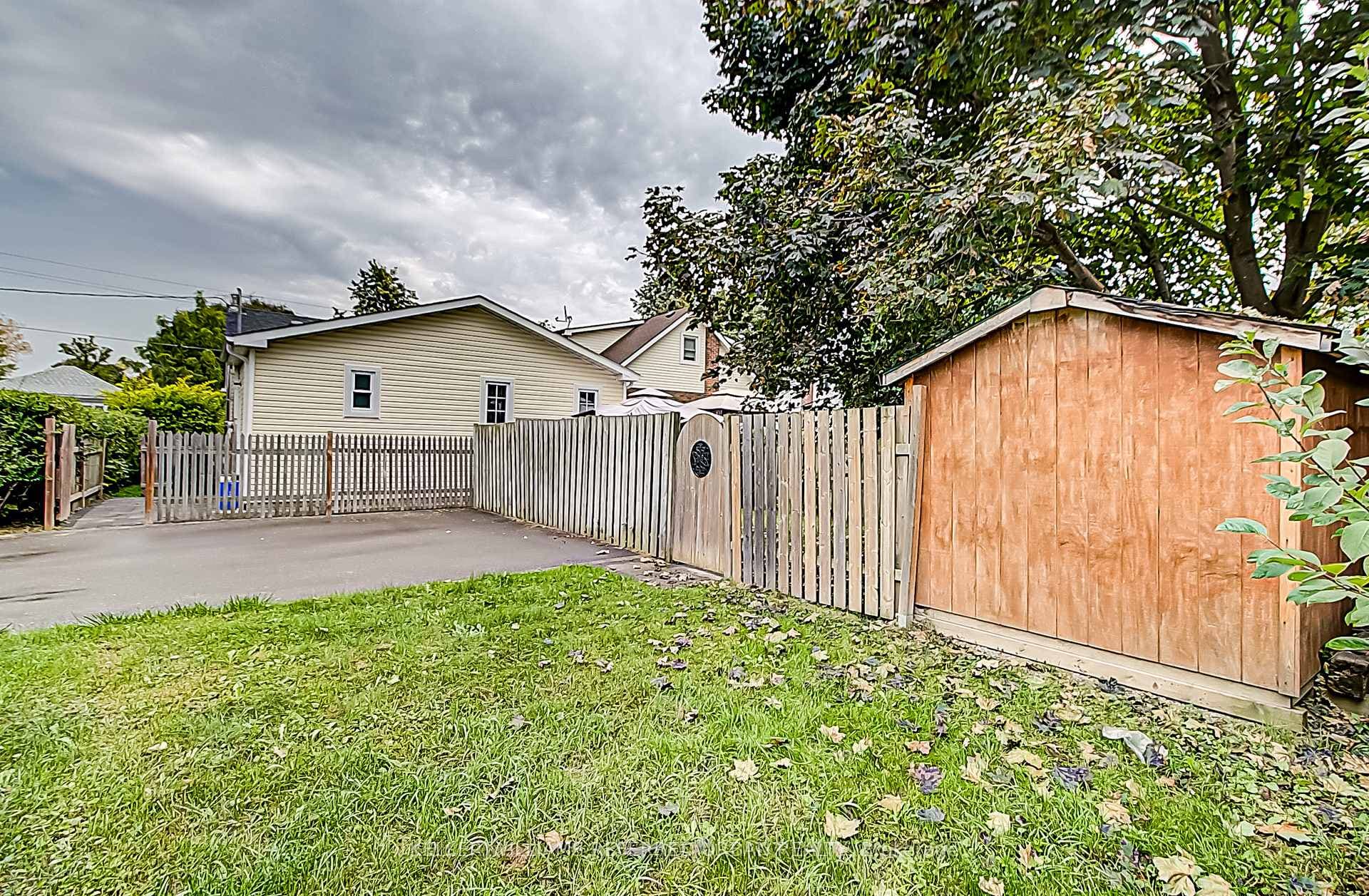 242 Oshawa Boulevard photo 31