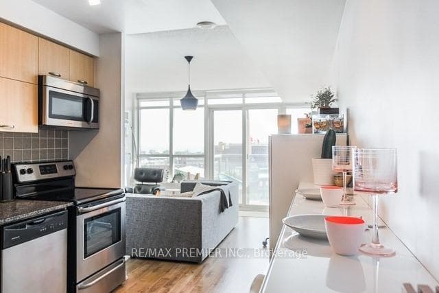 38 Joe Shuster Way Unit 1014 photo 3