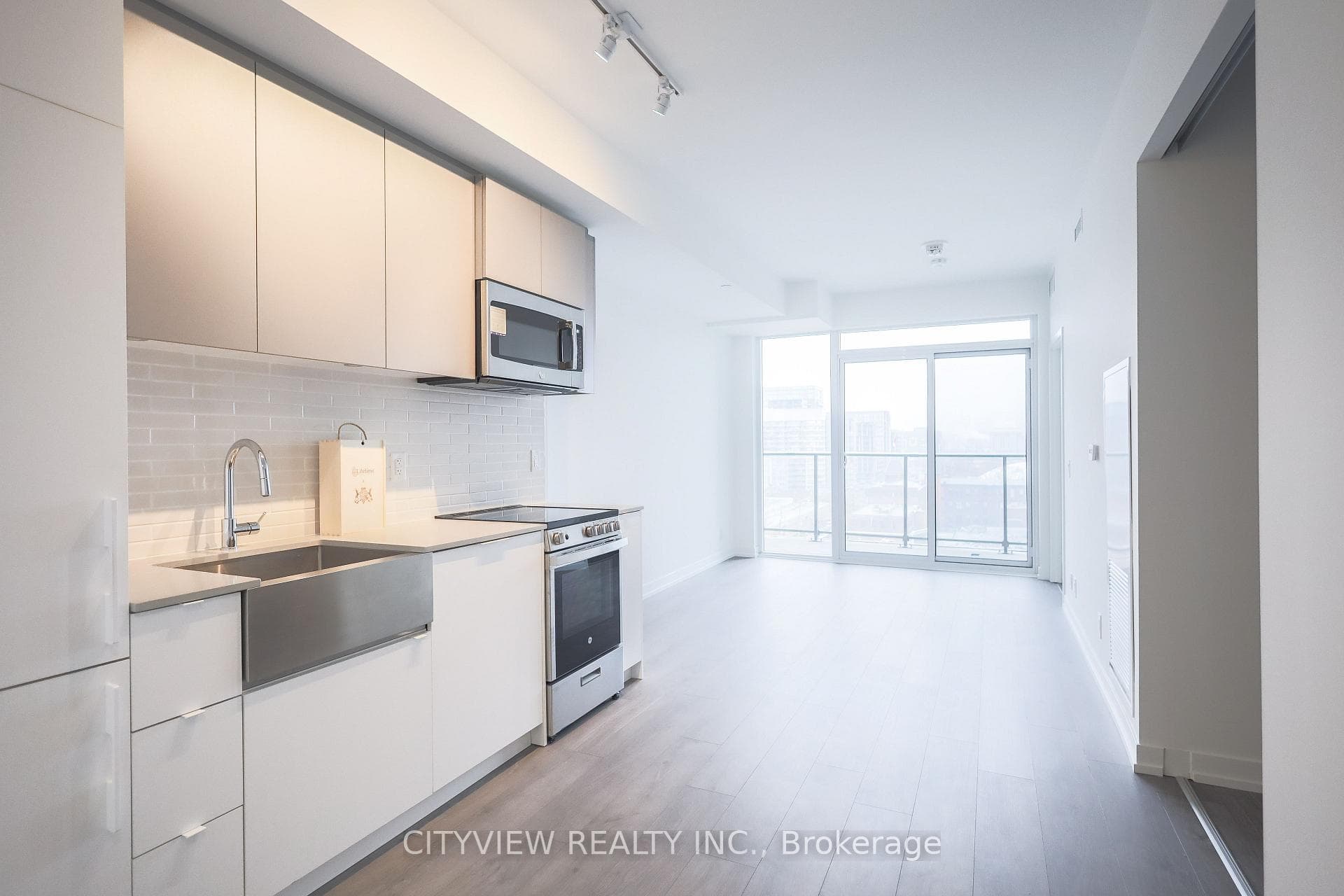 270 Dufferin Street Unit 826 photo 9