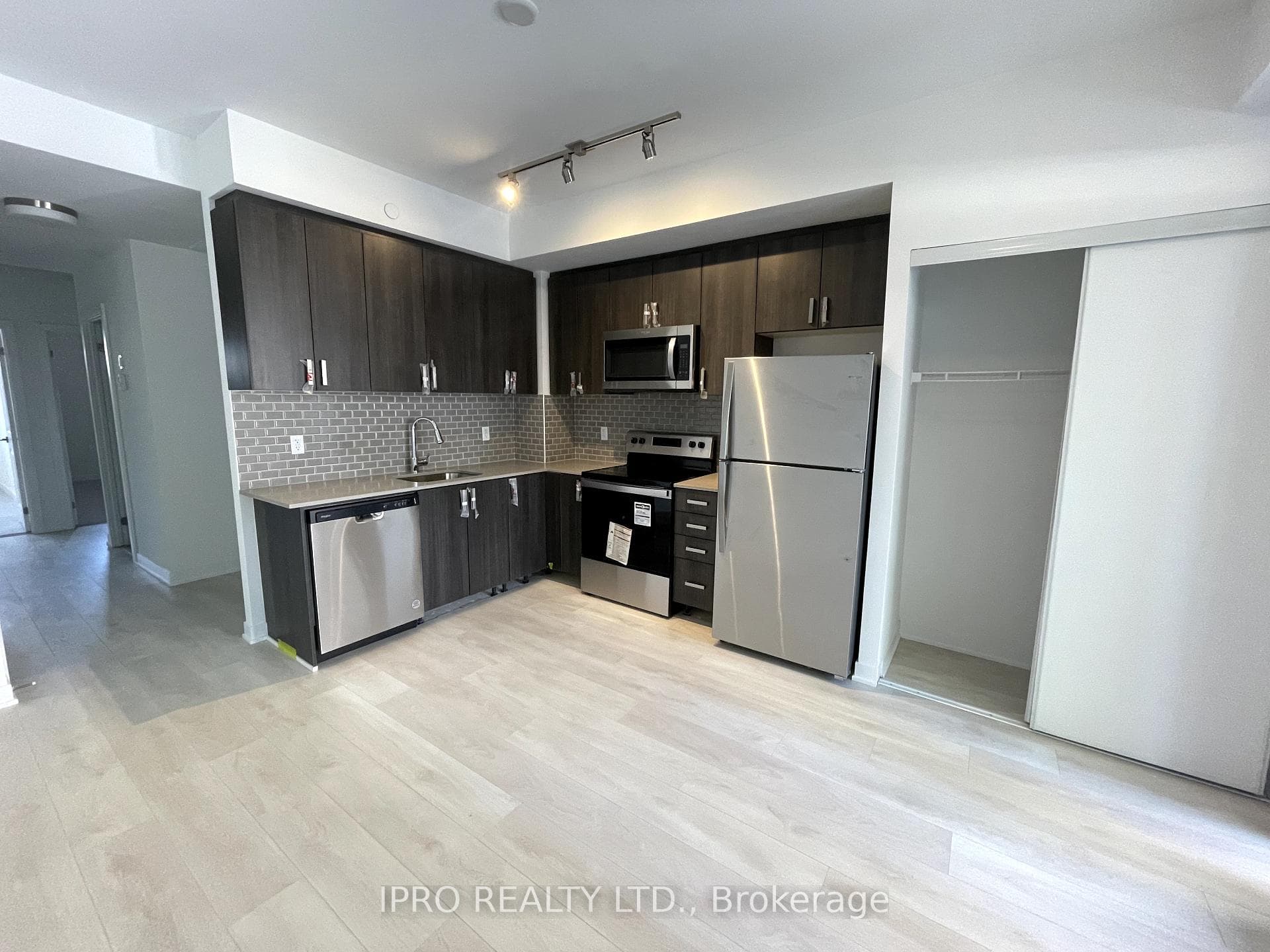 4017 Hickory Drive Unit 13 photo 4