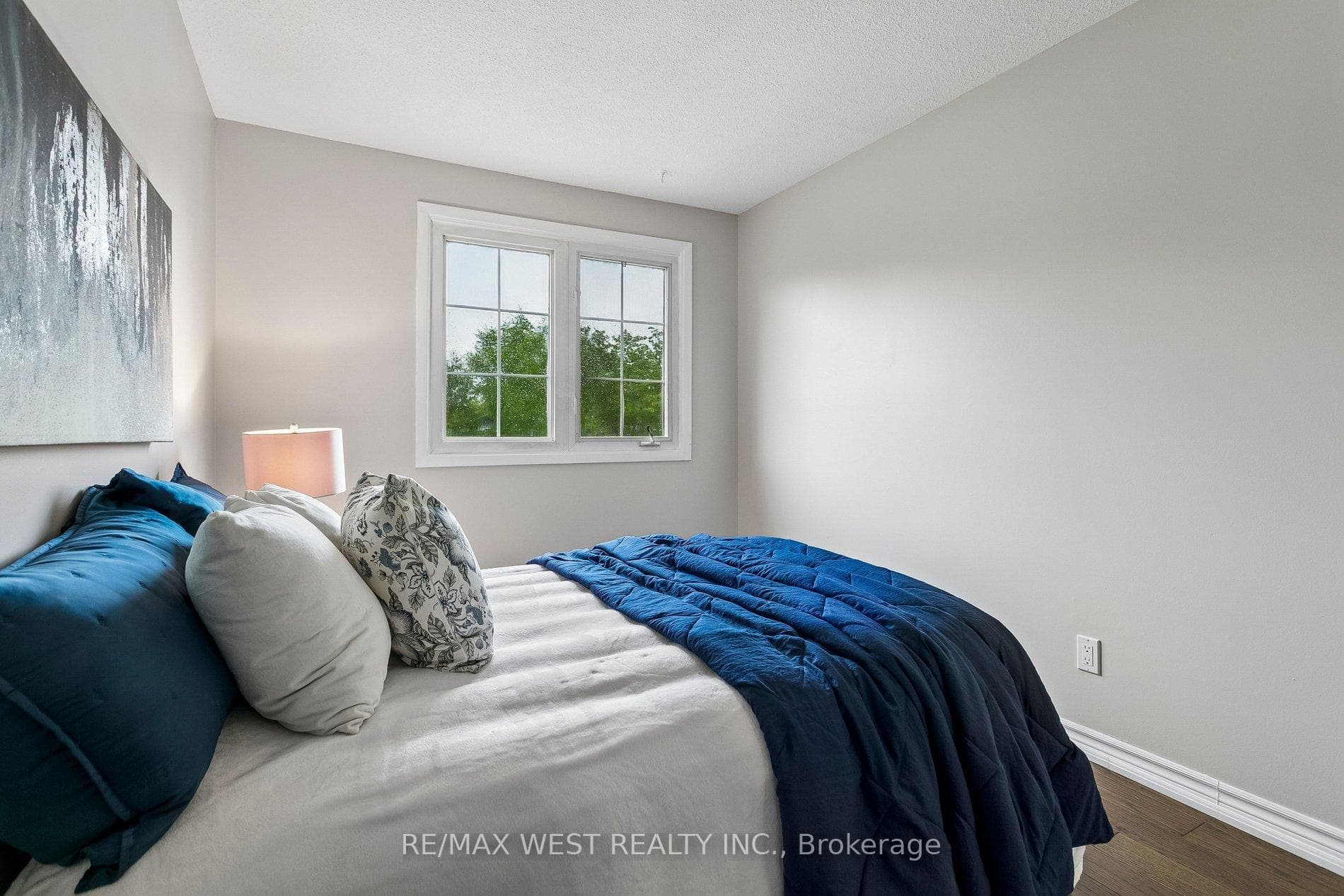 563 Joyce Boulevard photo 26