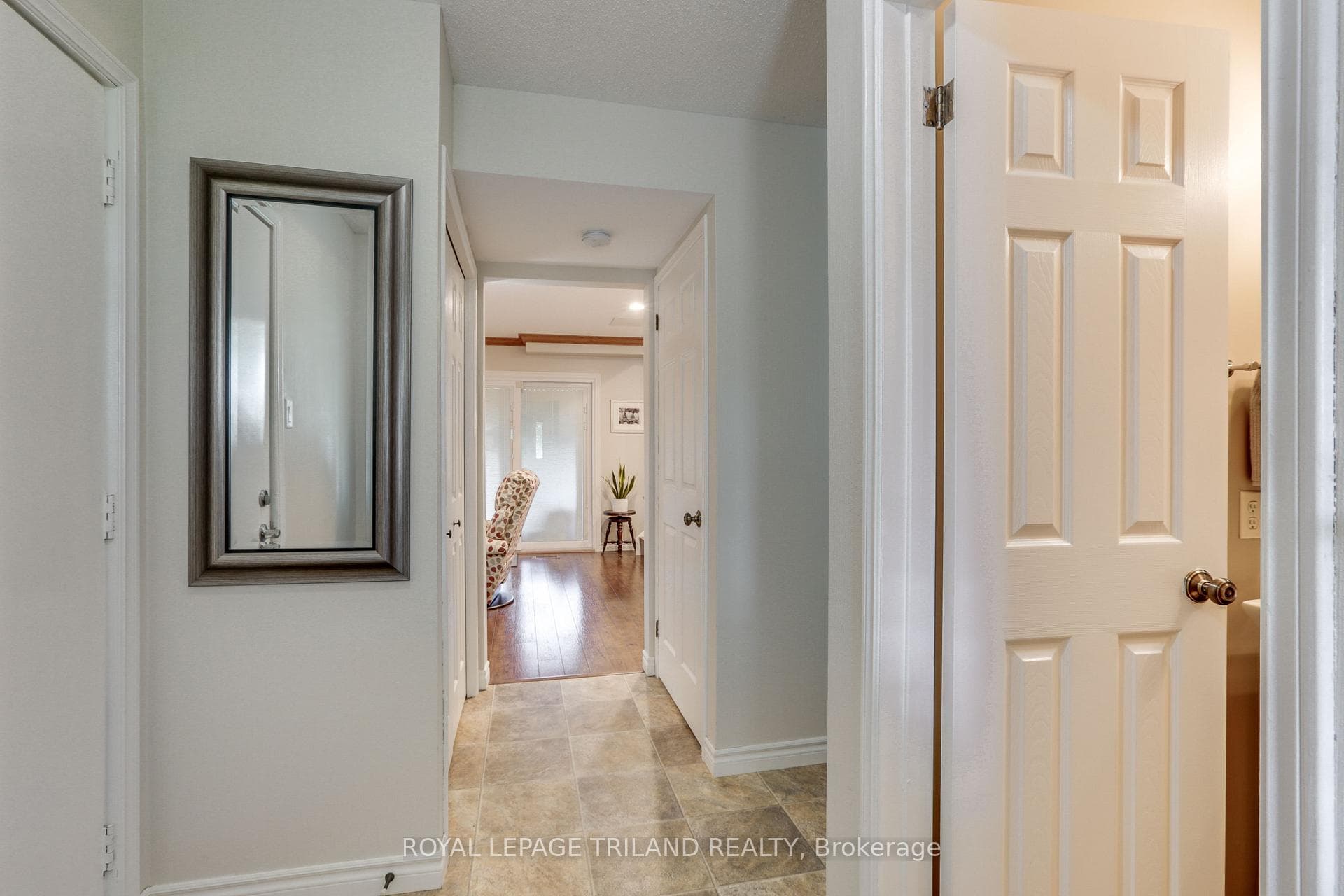 115 Acorn Crescent photo 4