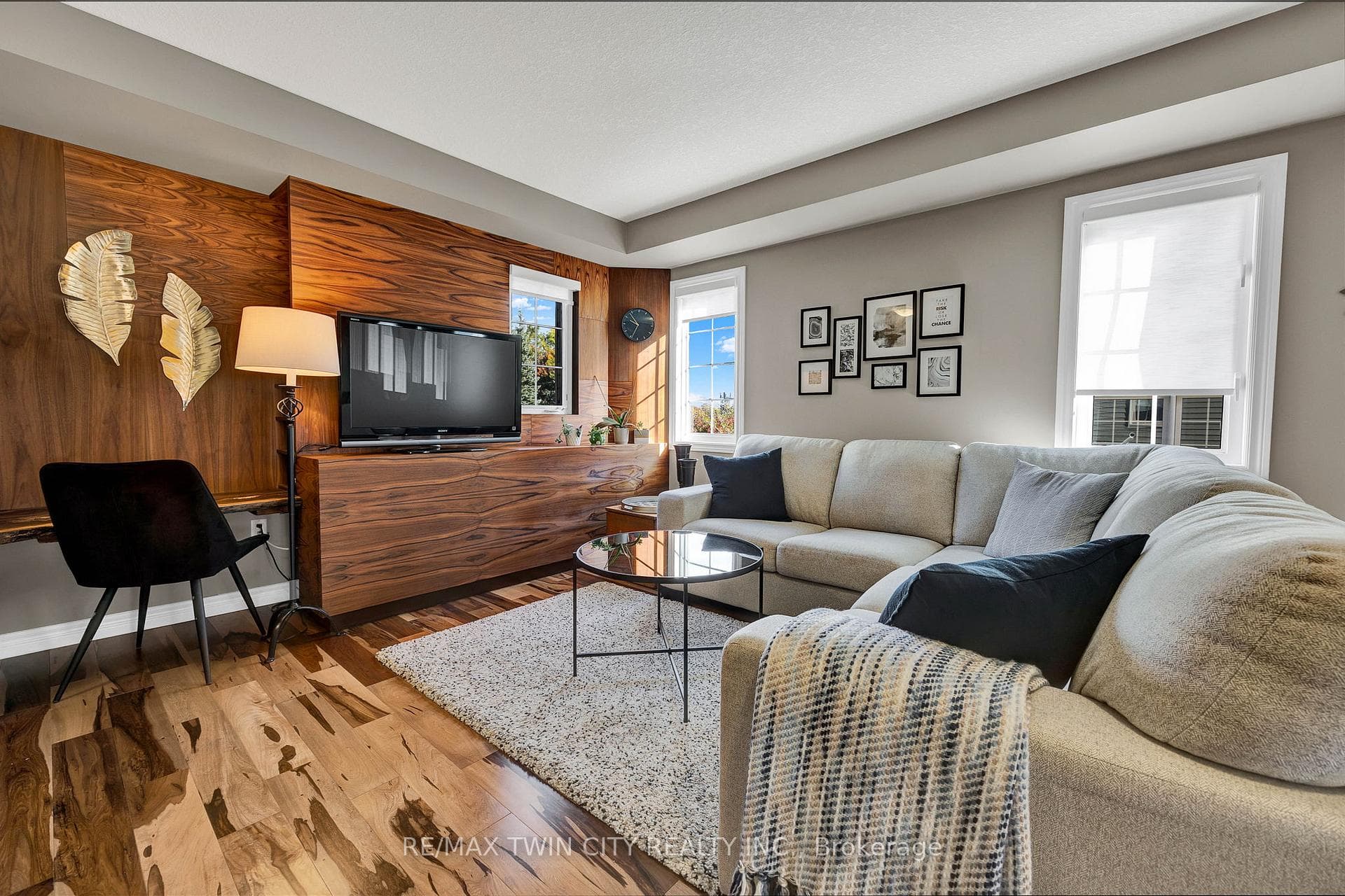 927 GLASGOW Street photo 2