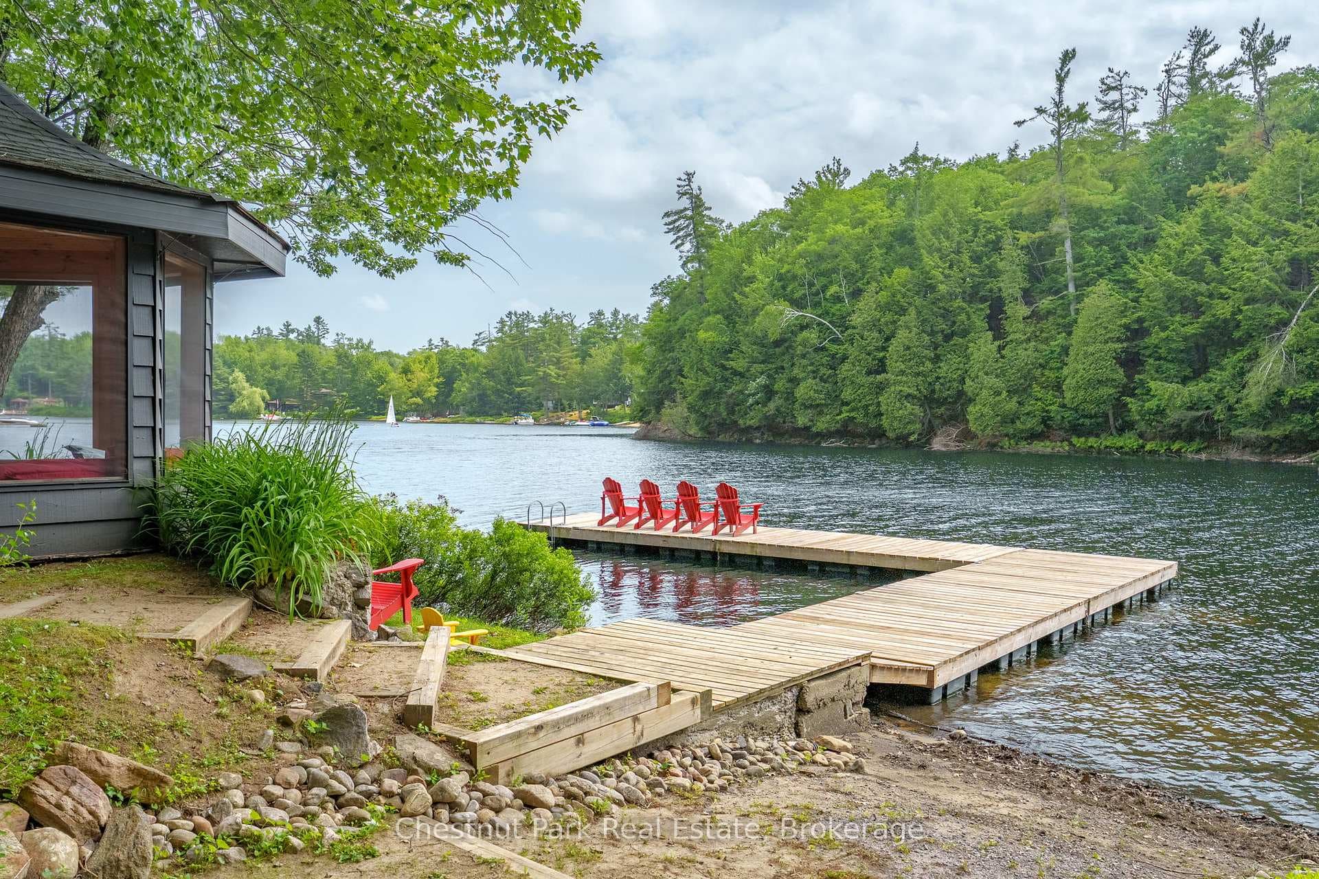 1071 STRACHAN POINT Road photo 22