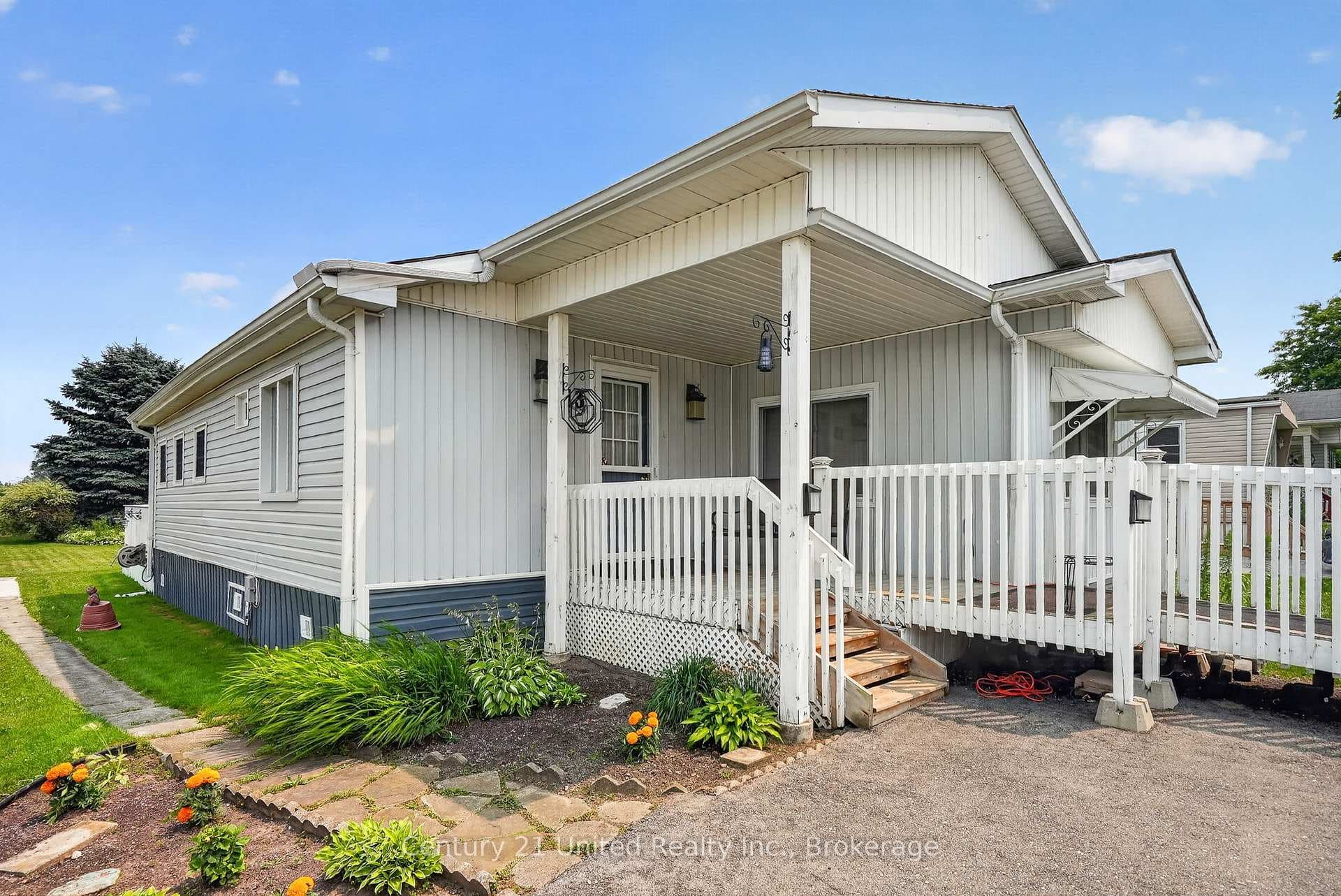 13 Hillview Drive photo 1