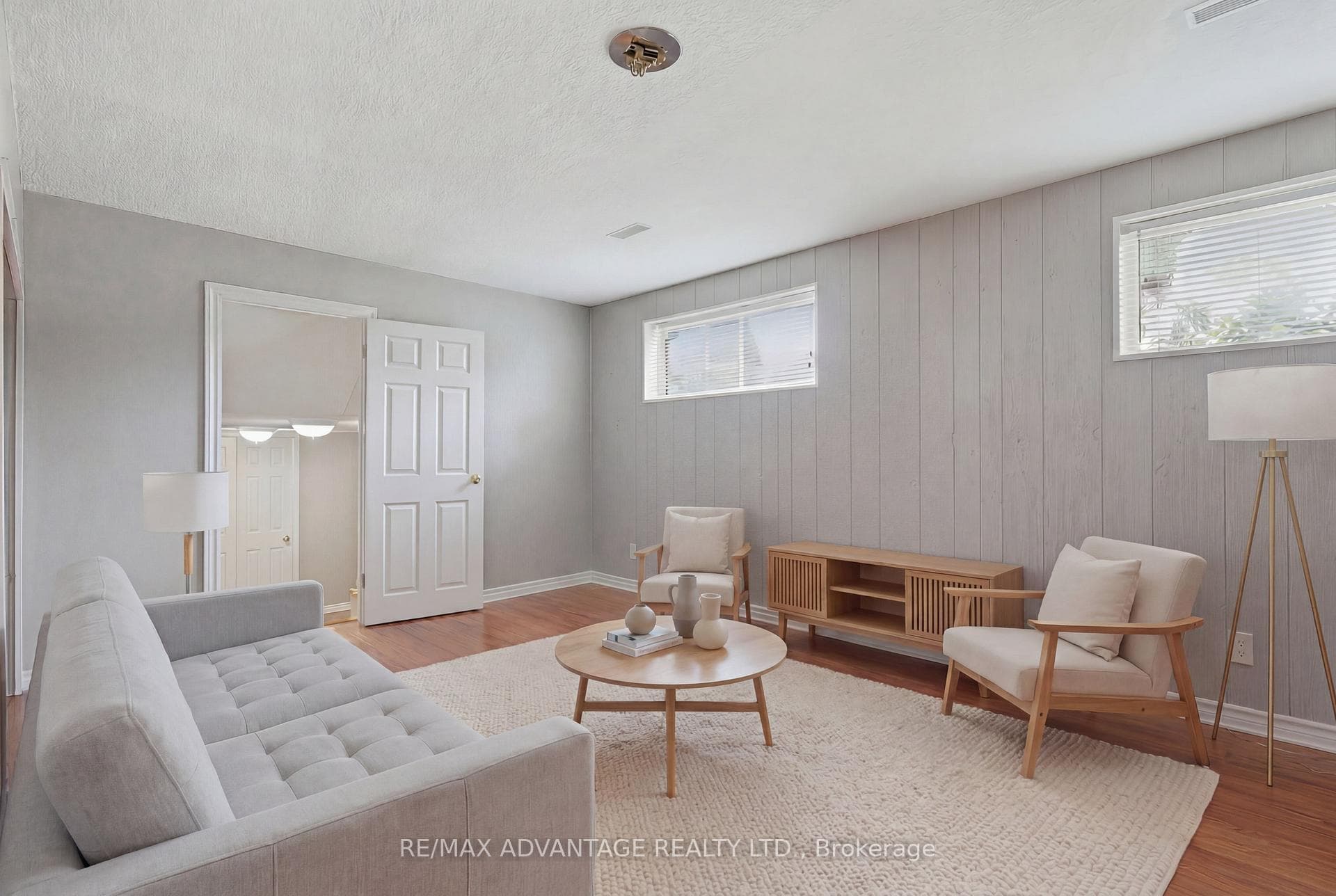 120 Champlain Crescent photo 28