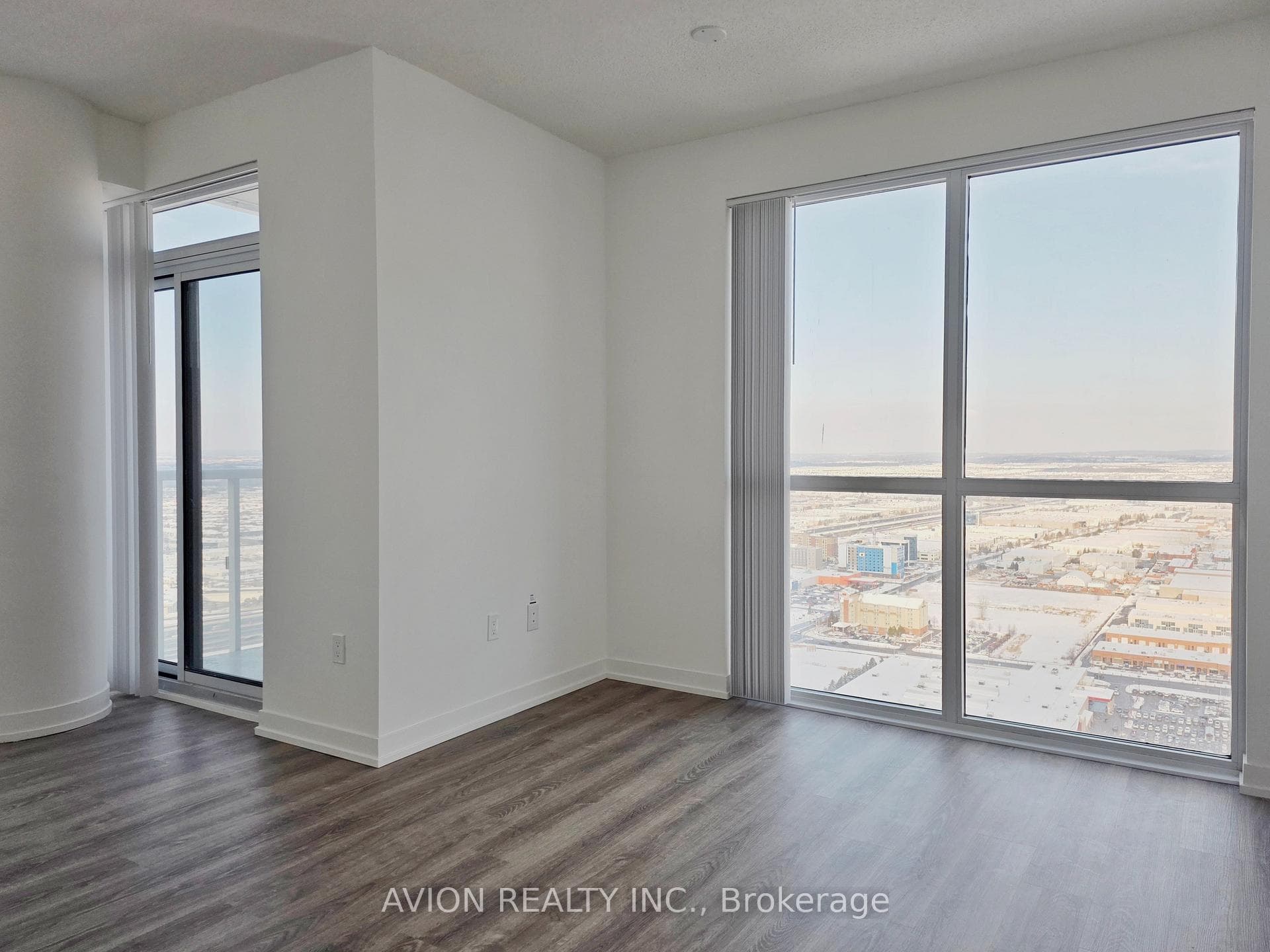 8 Interchange Way Unit 4602 photo 3