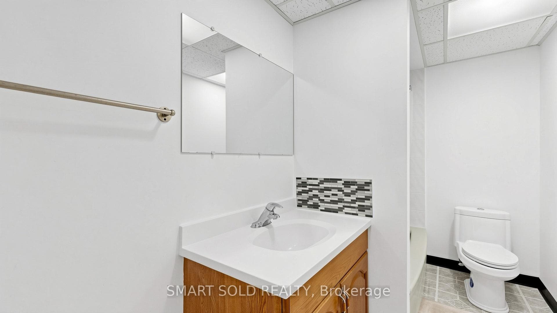 20 Bedle Avenue photo 28