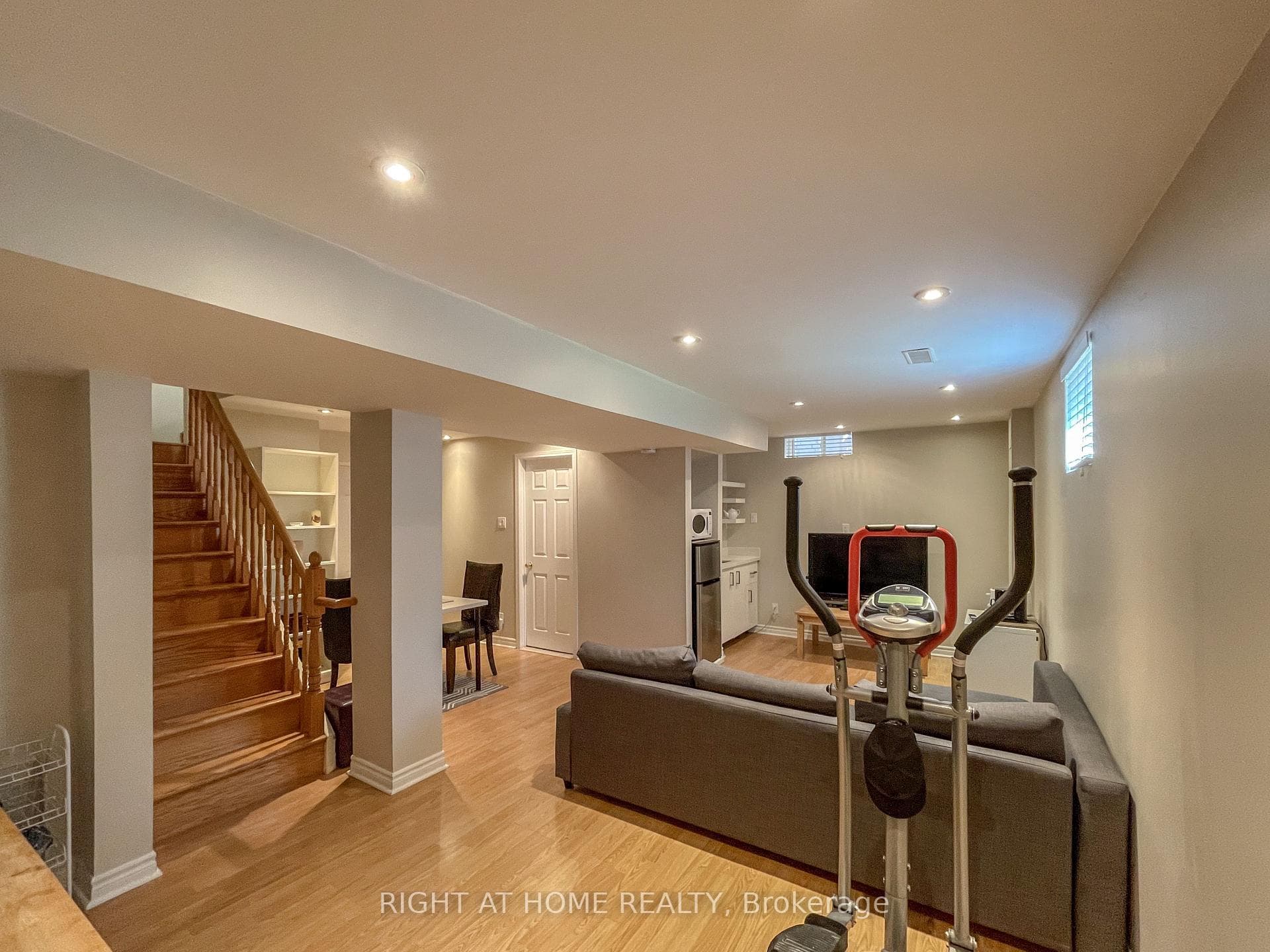 35 Nichols Boulevard photo 33