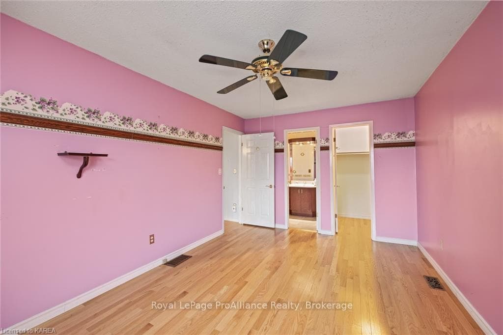 14 BALMORAL Court photo 29