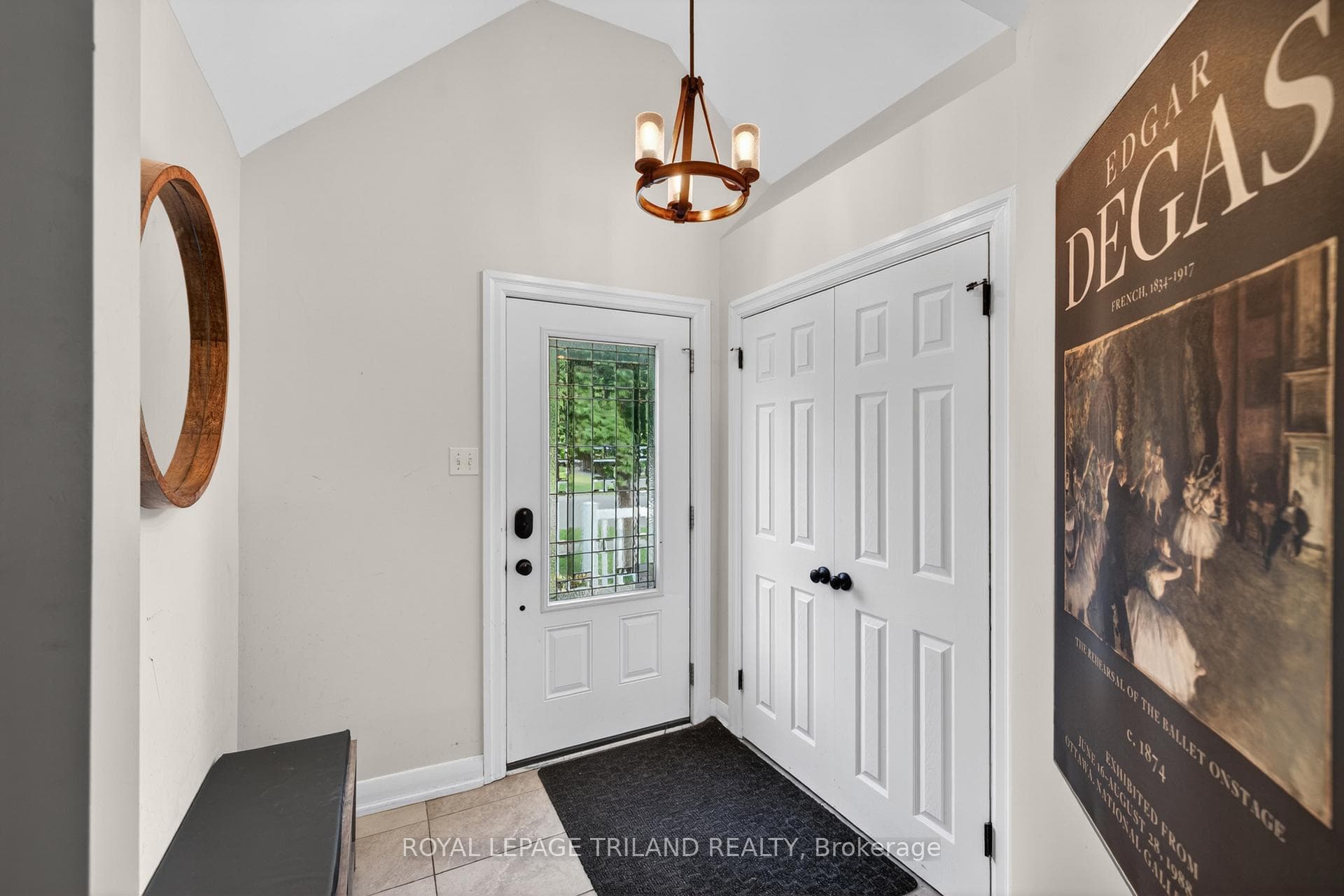 706 Victoria Street photo 4