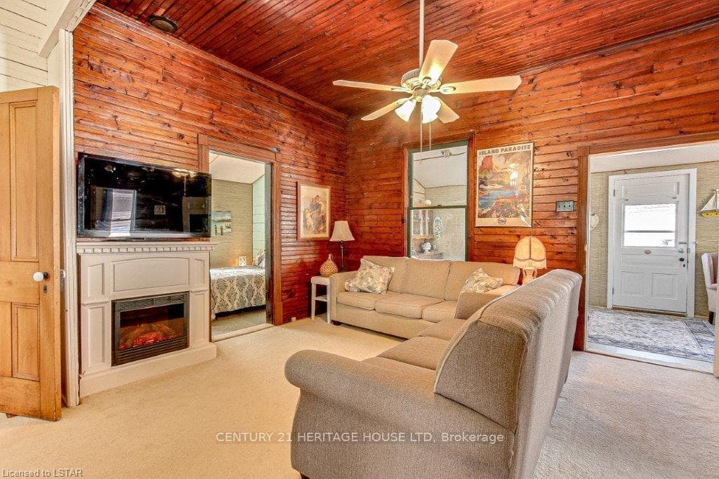 137 BESSIE Street photo 39