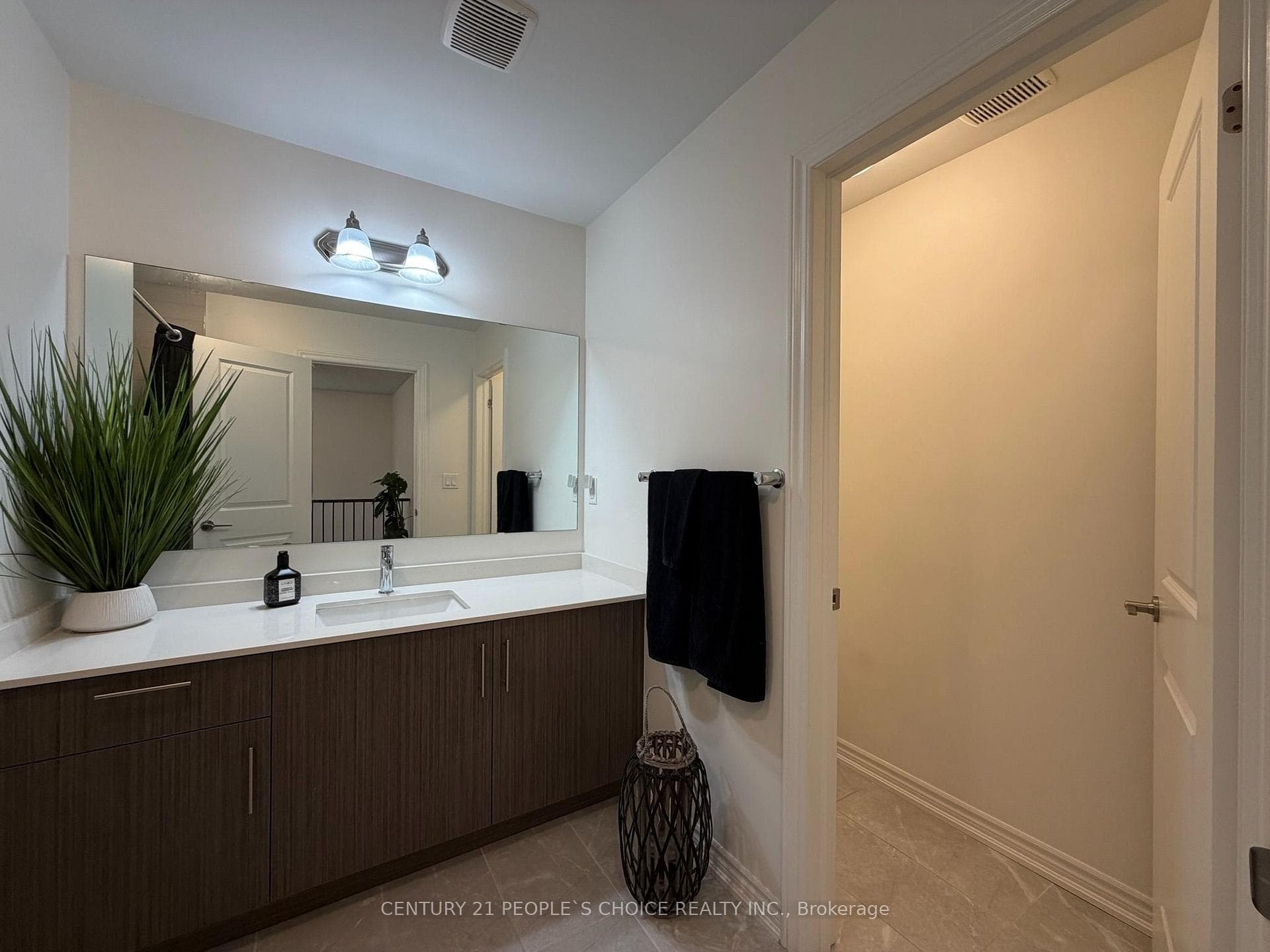 487 Bergamot Avenue photo 18