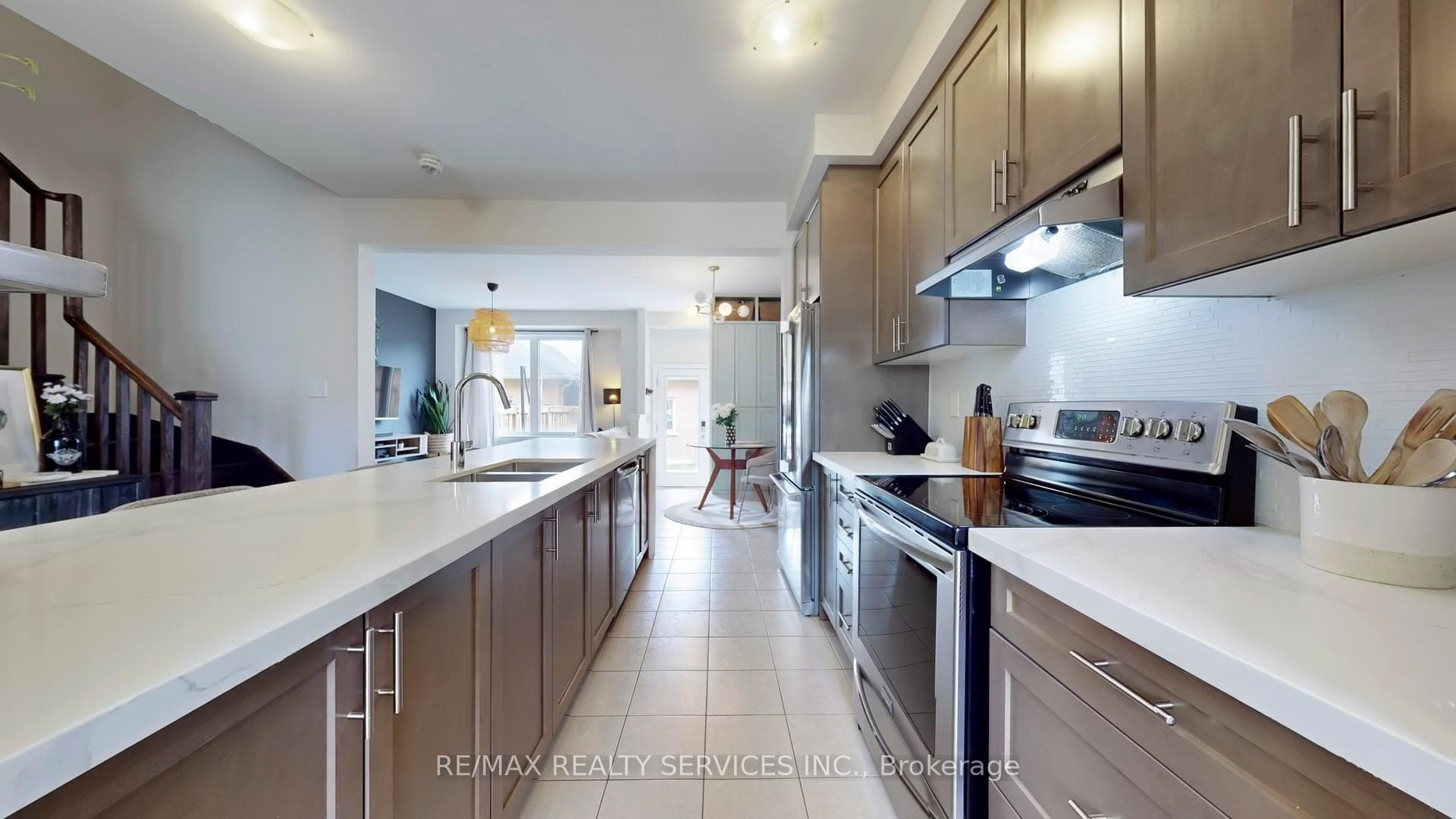 256 Inspire Boulevard photo 13
