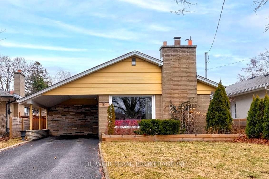 31 Moorecroft Crescent photo 1
