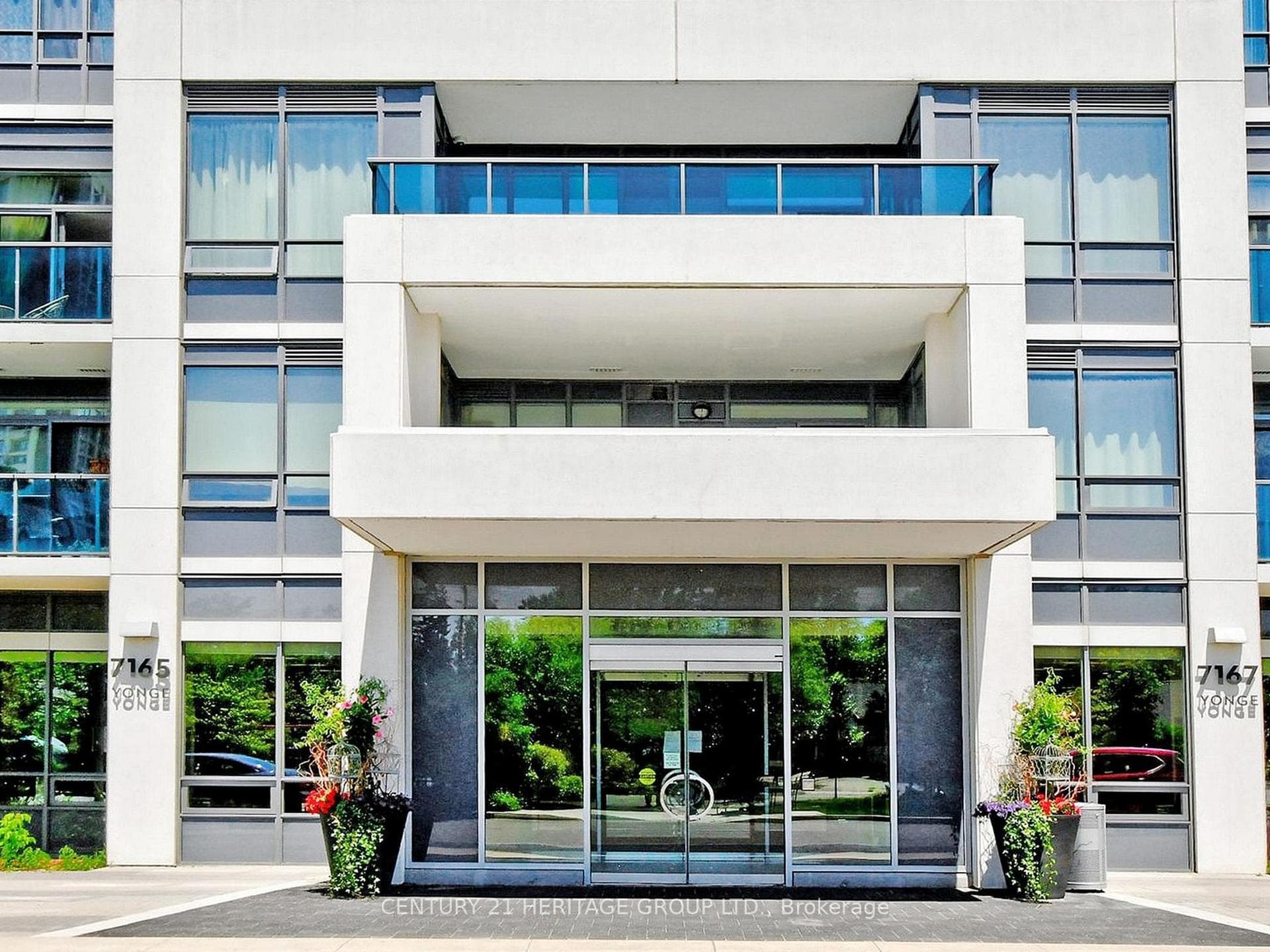 7165 Yonge Street Unit 535 photo 3
