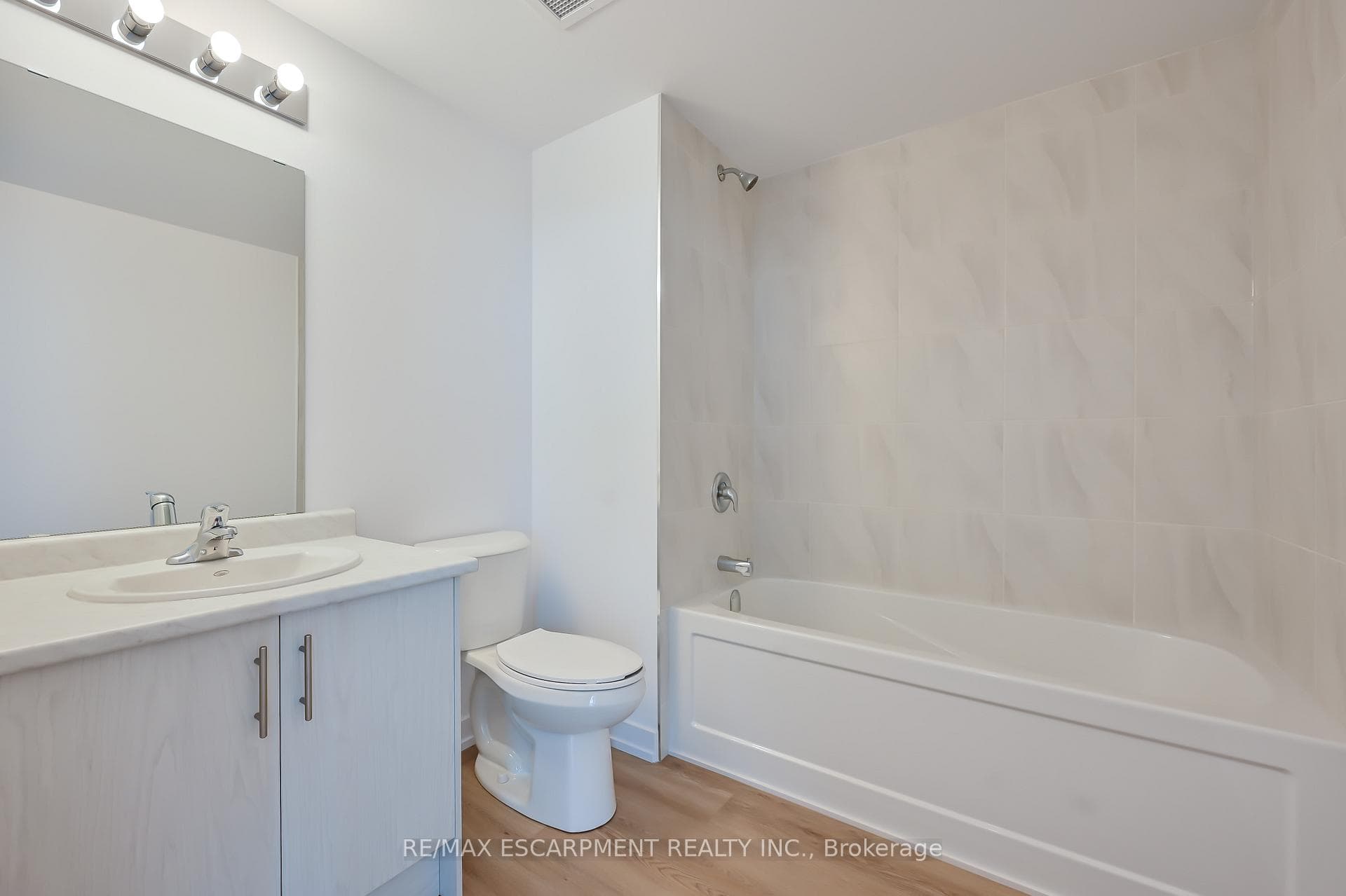 470 DUNDAS Street Unit 611 photo 16