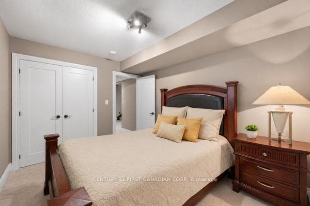 941 Longworth Road photo 32