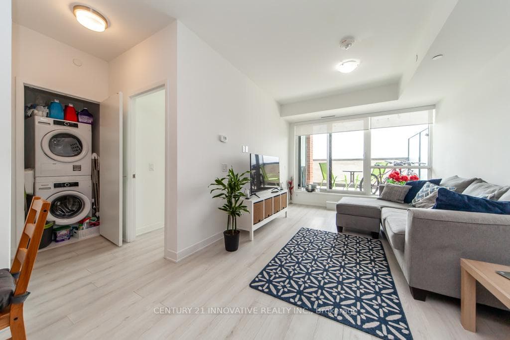 681 Yonge Street Unit 221 photo 5