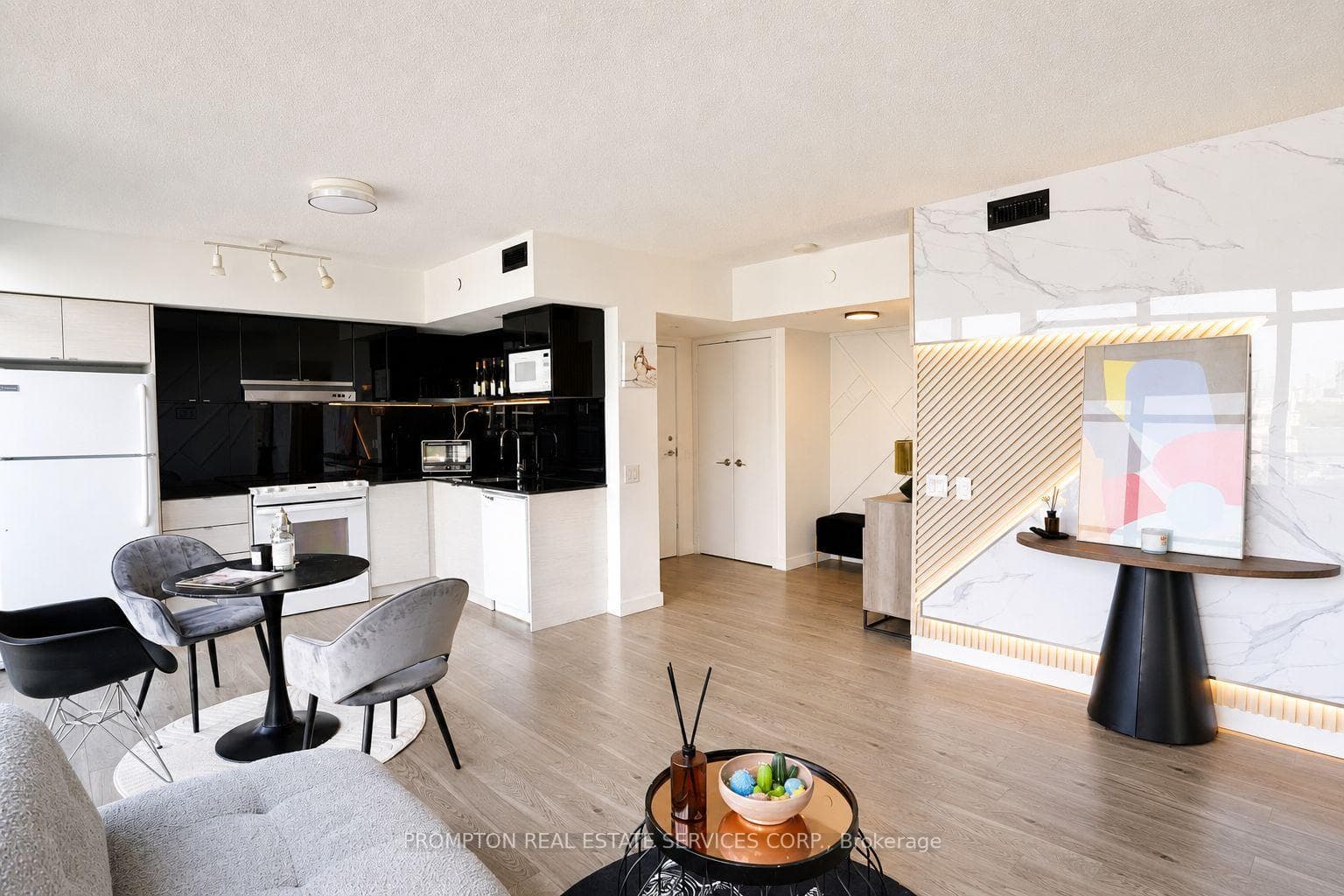 72 Esther Shiner Boulevard Unit 717 photo 18