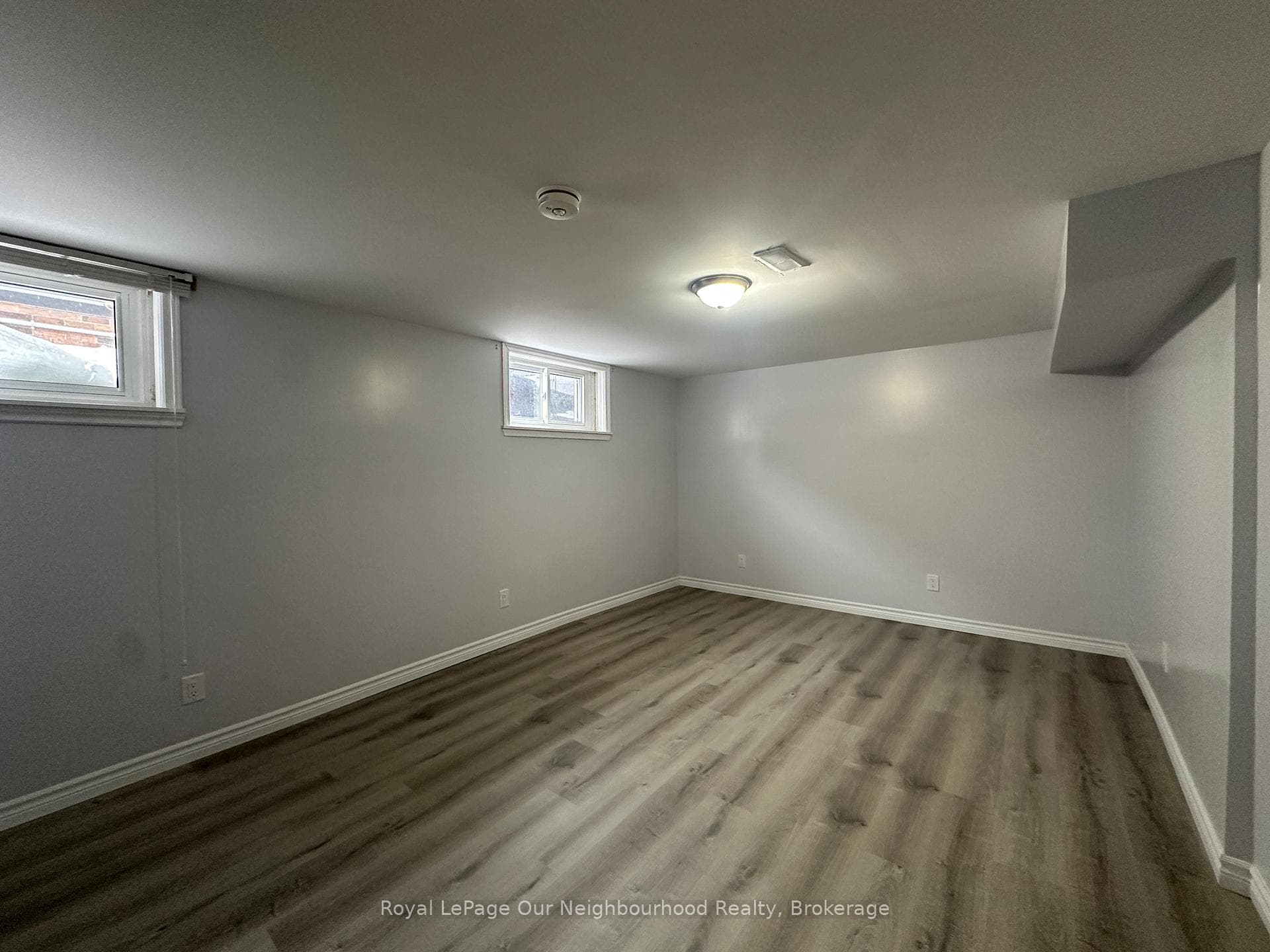 427 Adelaide Avenue photo 24