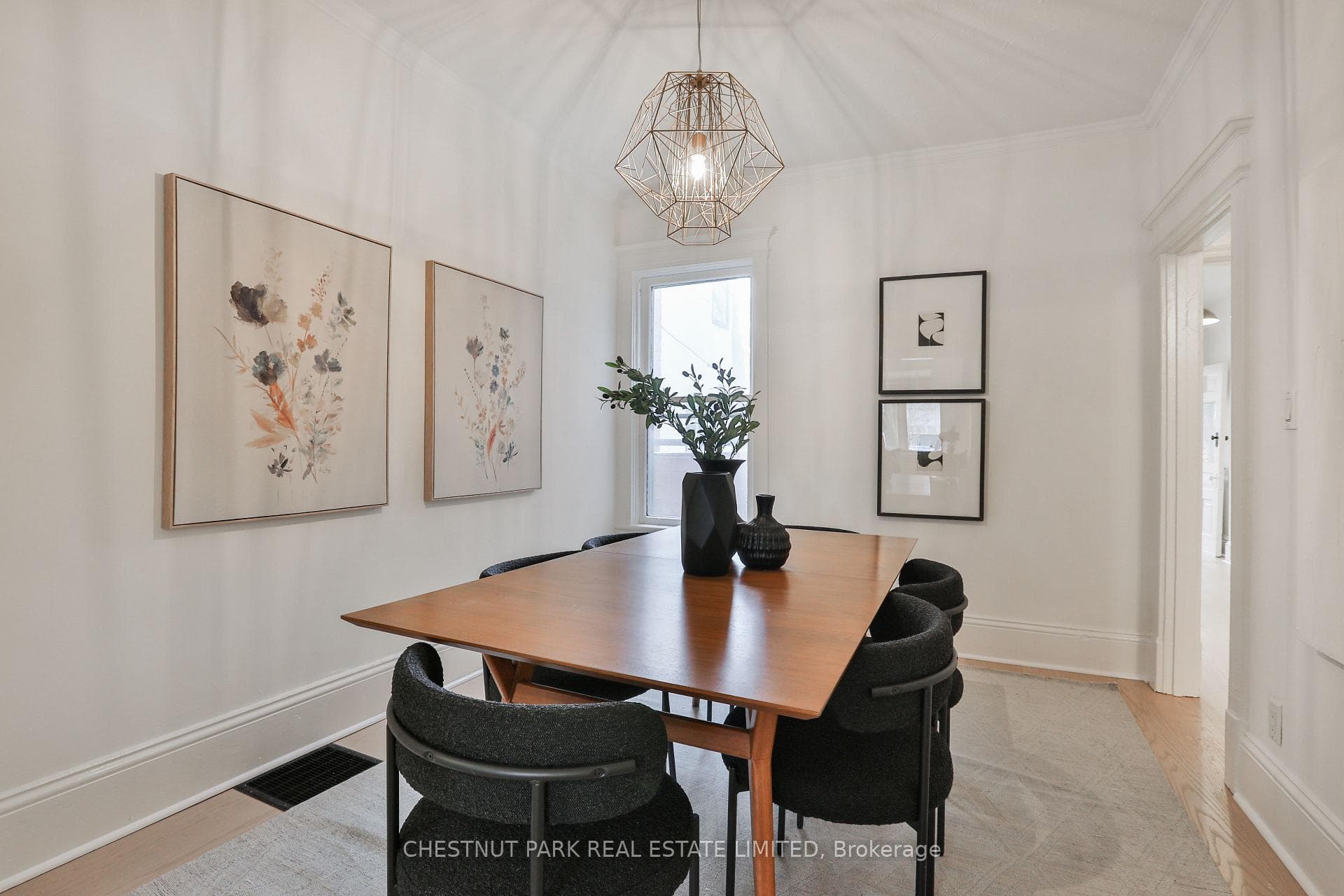 560 Gladstone Avenue photo 11