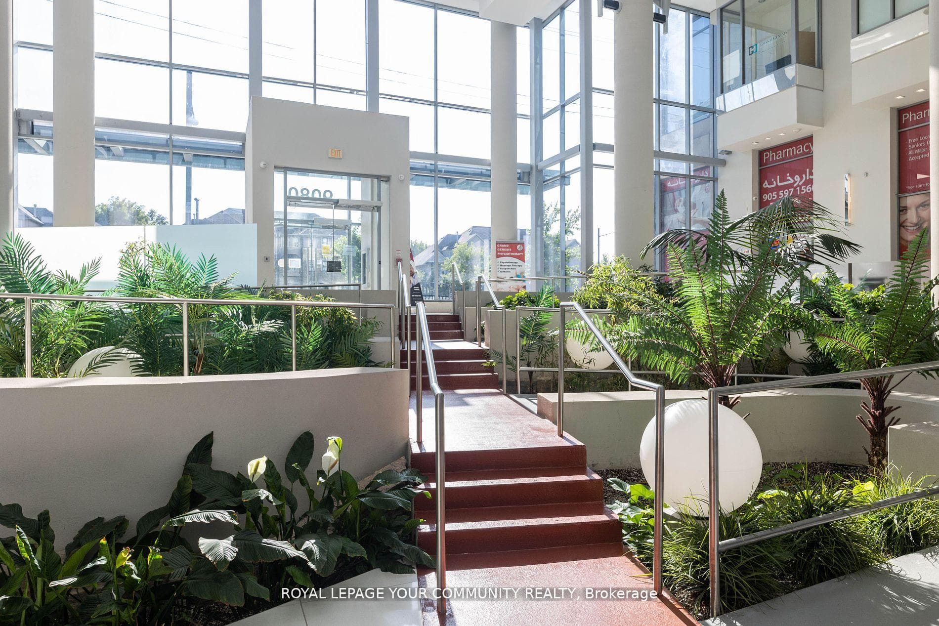 9090 Yonge Street Unit 607 photo 5
