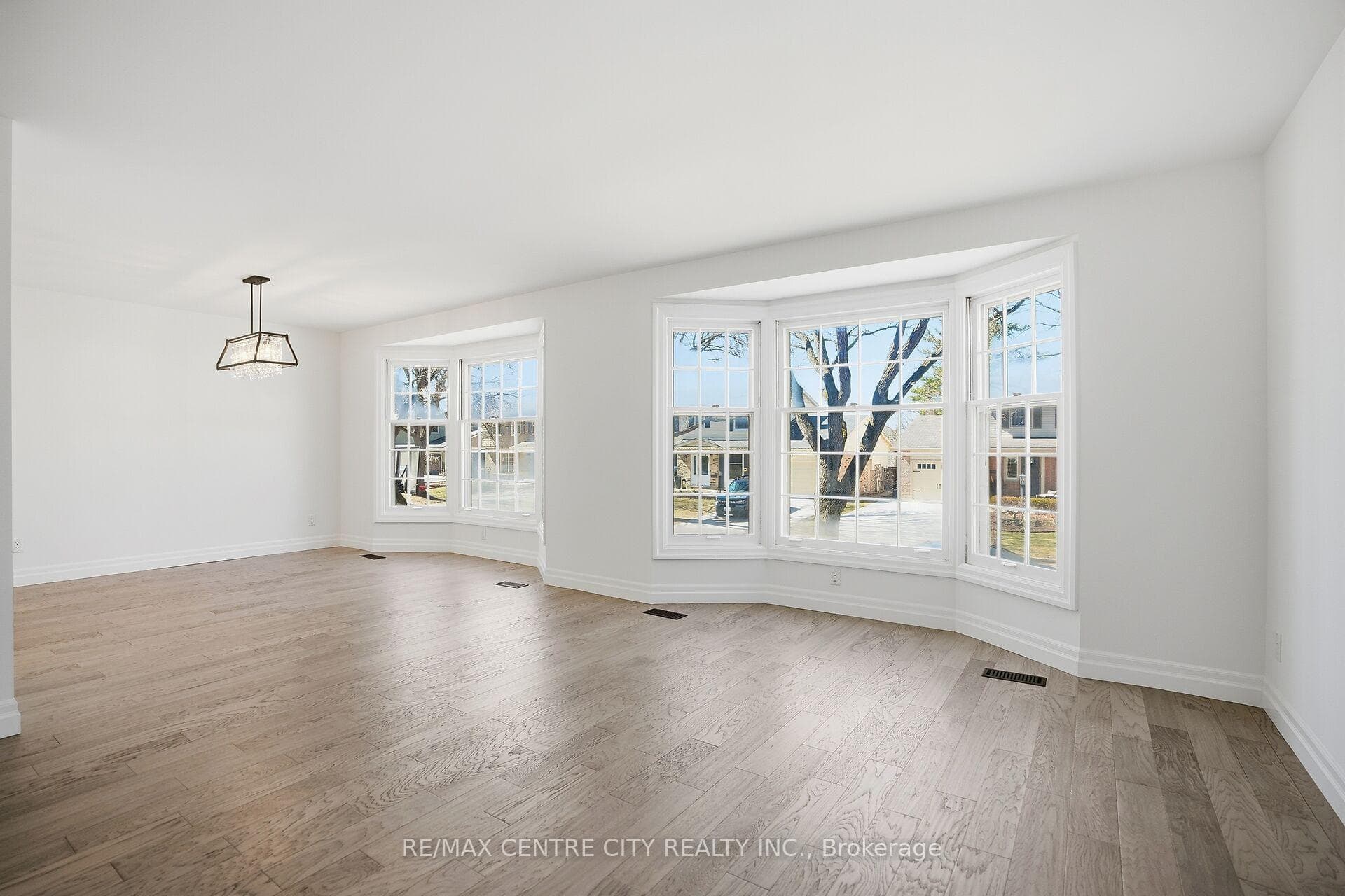 937 Fontaine Road photo 11