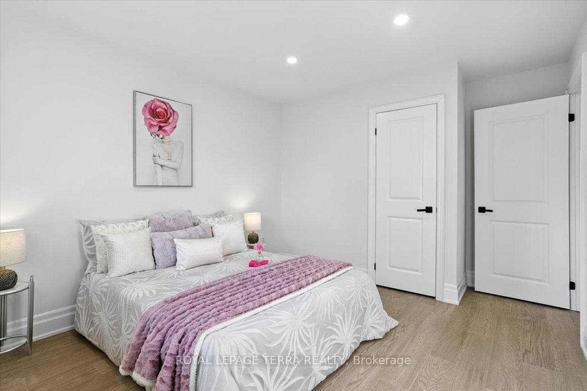 1382 Fundy Street photo 28