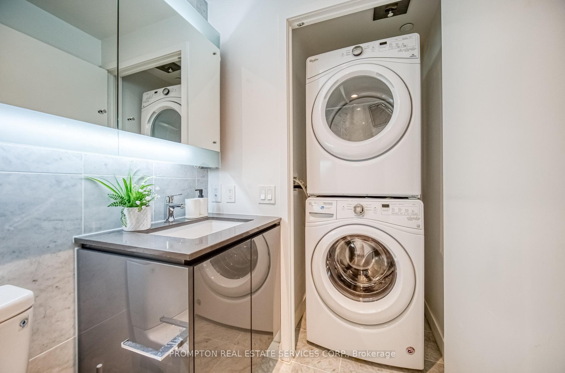 117 Mcmahon Drive Unit 3611 photo 18